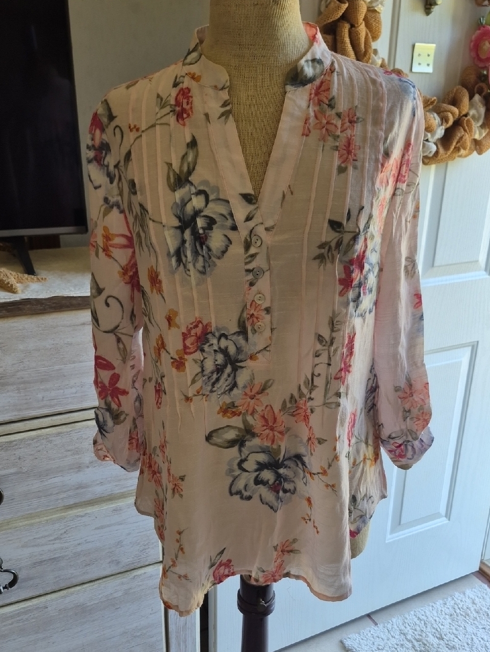Zac & Rachel Light Pink Floral Pintuck V-Neck Blouse
